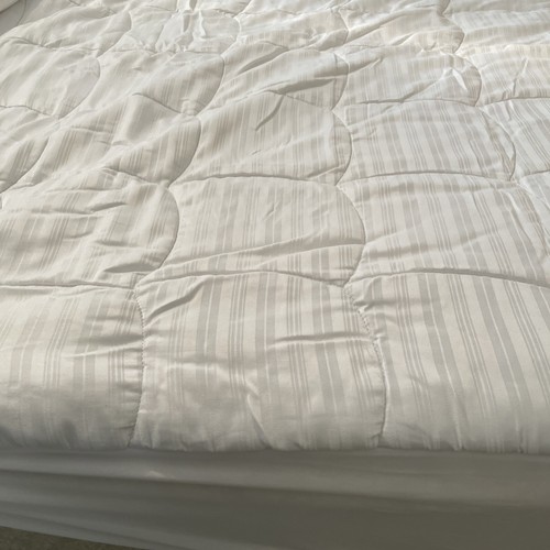 White queen mattress pad x - queen, 60"